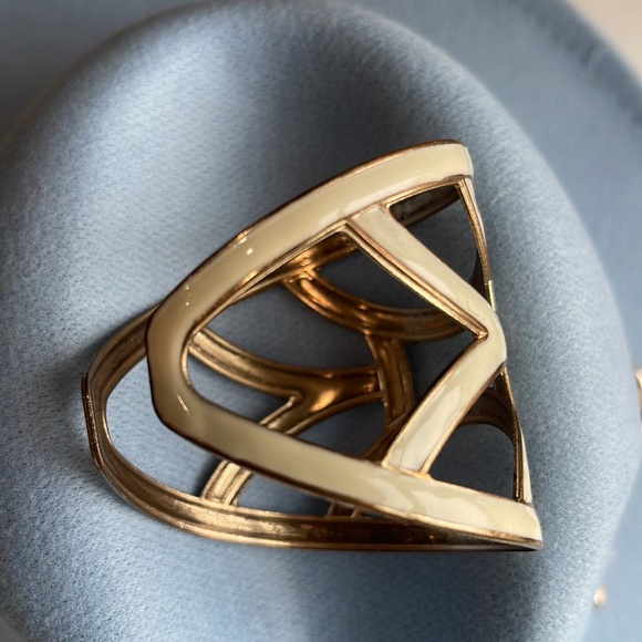 🤍💖✨ Enamel Cream and Gold Cuff Bracelet - Picture 14 of 17